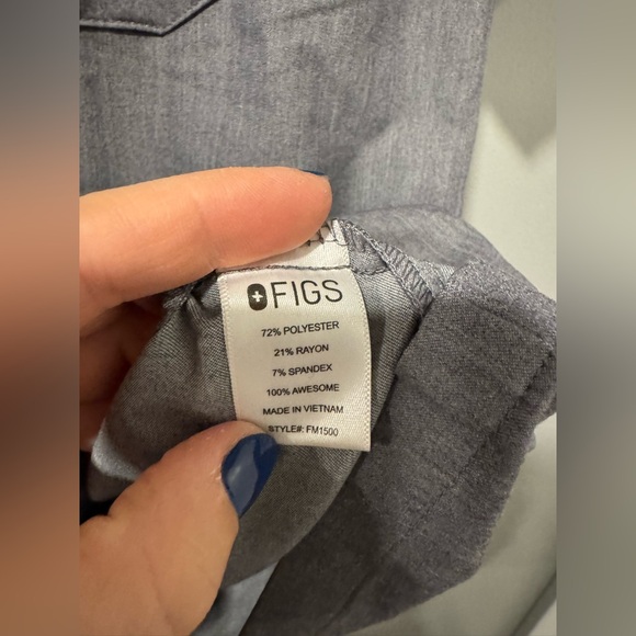 NWT Figs Leon Two Pocket Top in Grey Size Medium - Picture 8 of 9